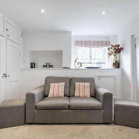 Castle Properties: The Duchess, 3 Bed Family Cottage ウィンザー エクステリア 写真
