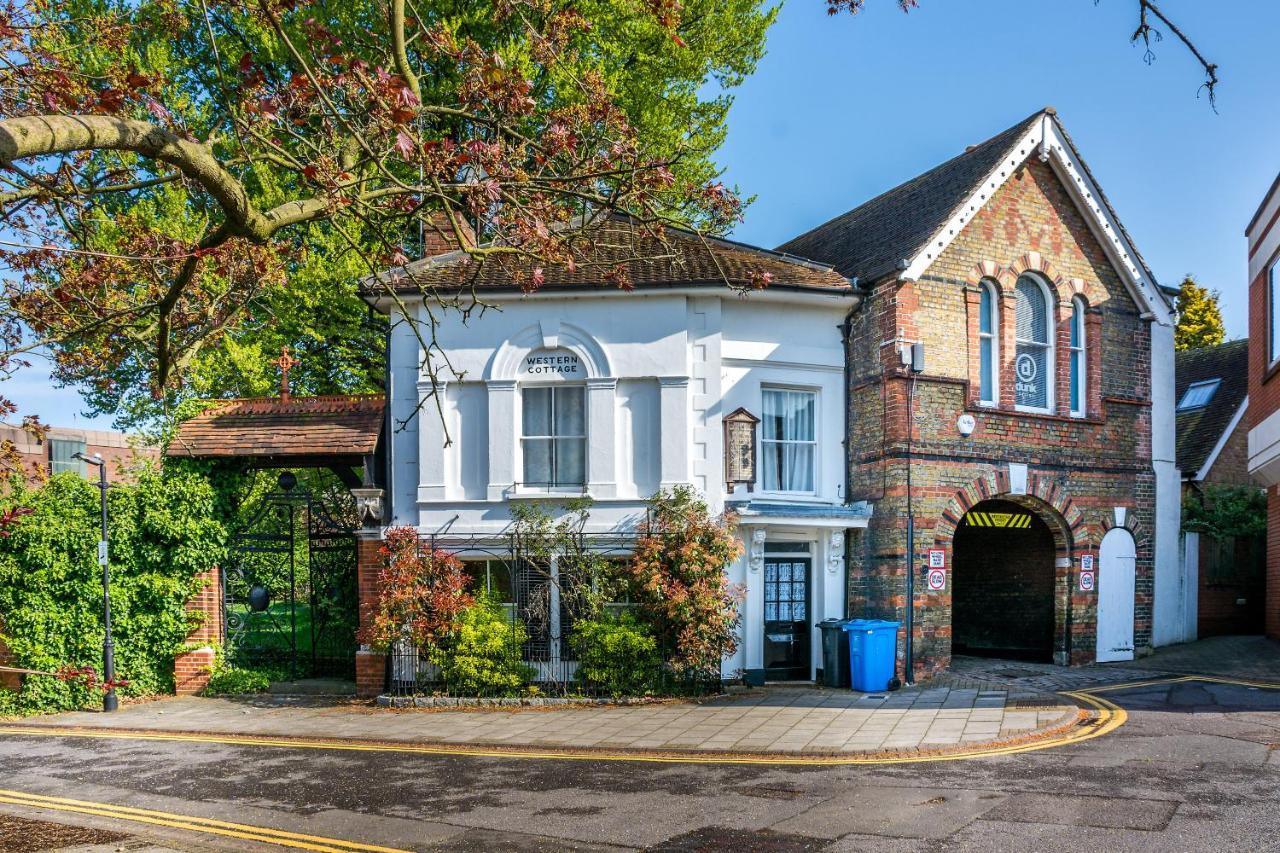 Castle Properties: The Duchess, 3 Bed Family Cottage ウィンザー エクステリア 写真