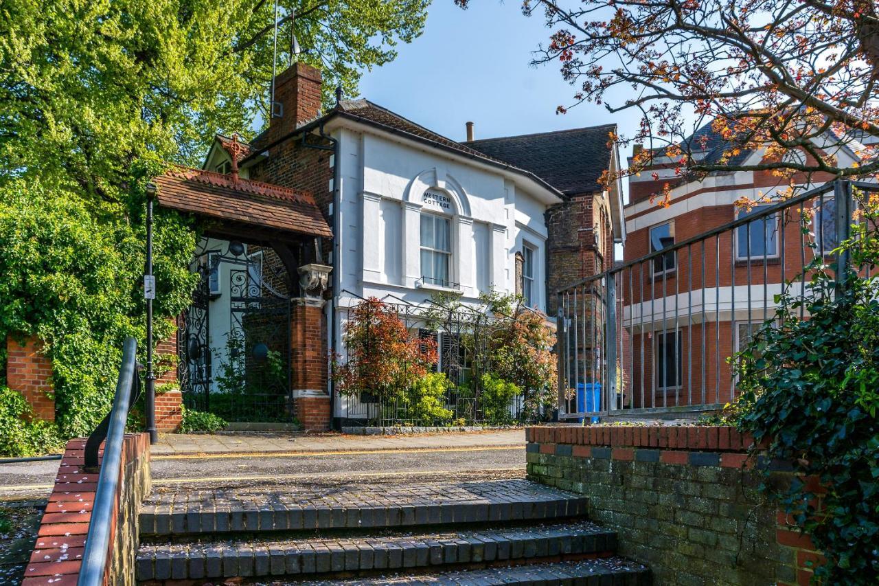 Castle Properties: The Duchess, 3 Bed Family Cottage ウィンザー エクステリア 写真