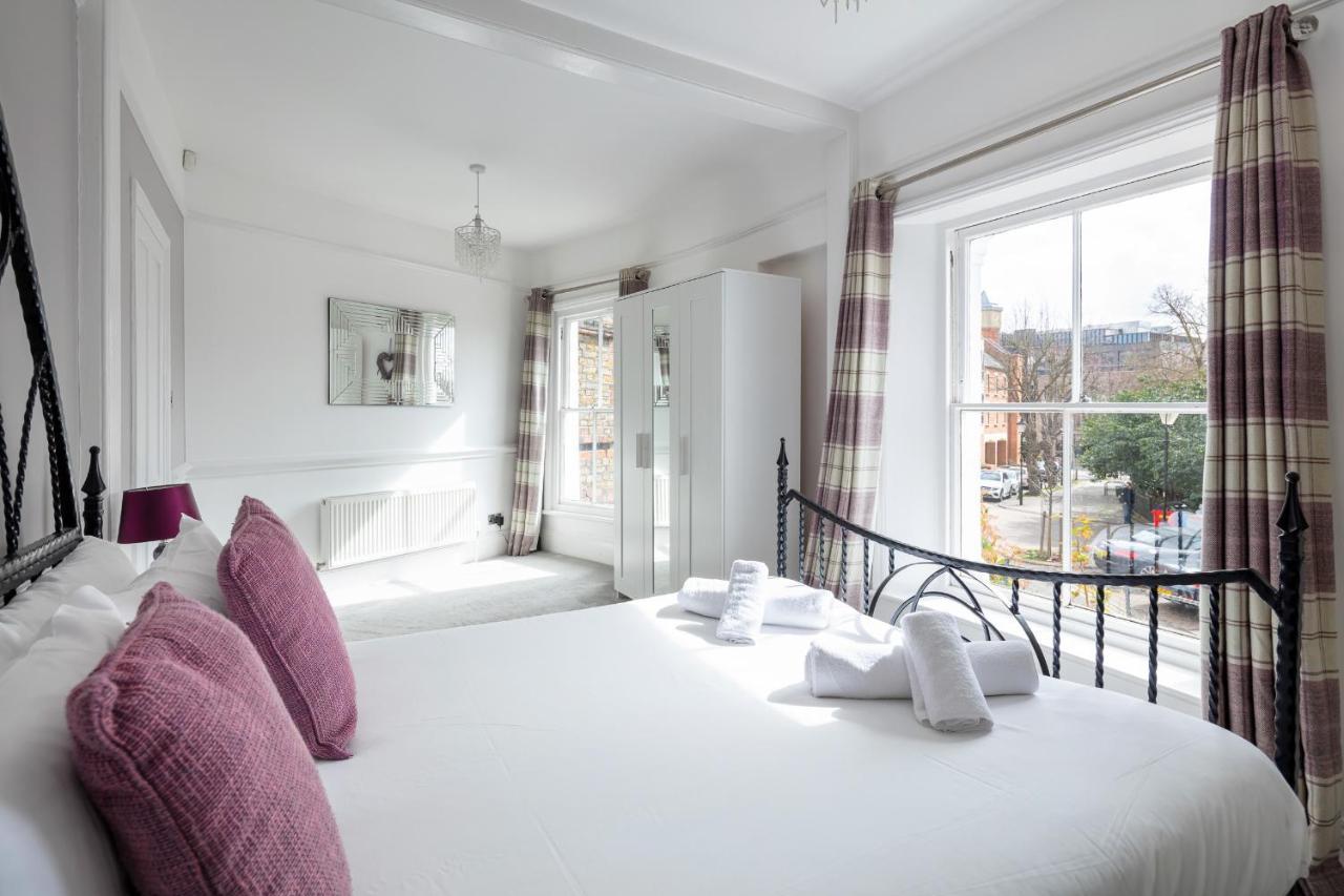 Castle Properties: The Duchess, 3 Bed Family Cottage ウィンザー エクステリア 写真