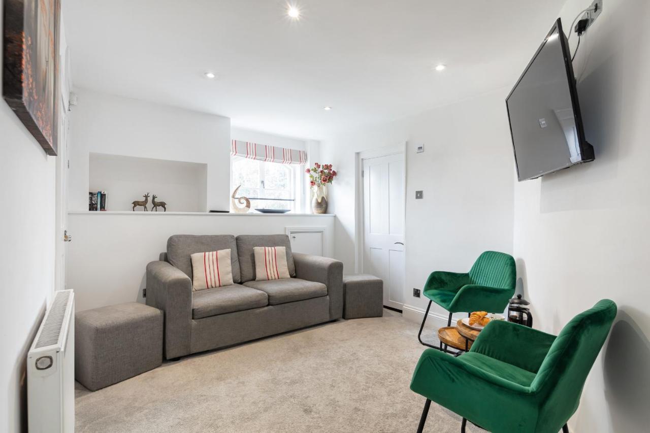 Castle Properties: The Duchess, 3 Bed Family Cottage ウィンザー エクステリア 写真