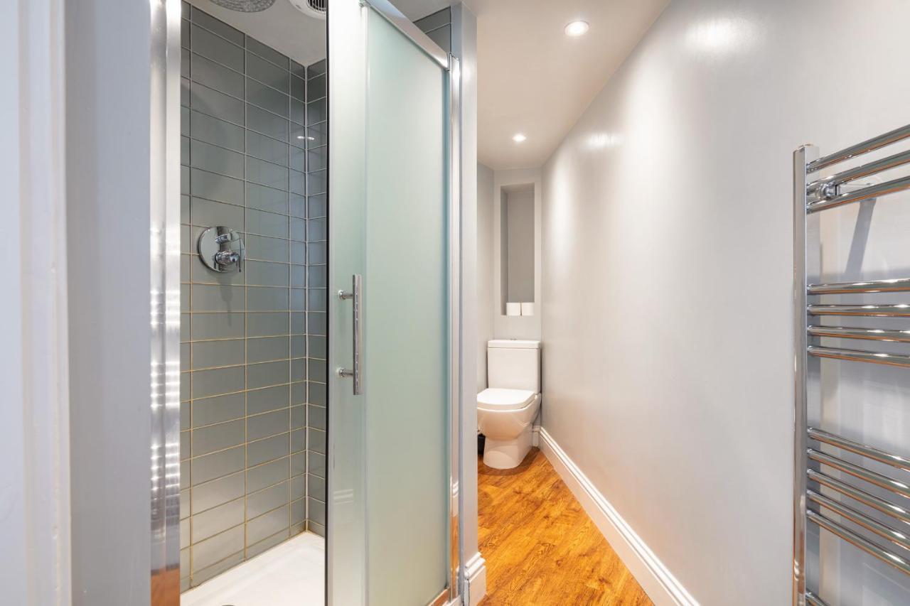 Castle Properties: The Duchess, 3 Bed Family Cottage ウィンザー エクステリア 写真