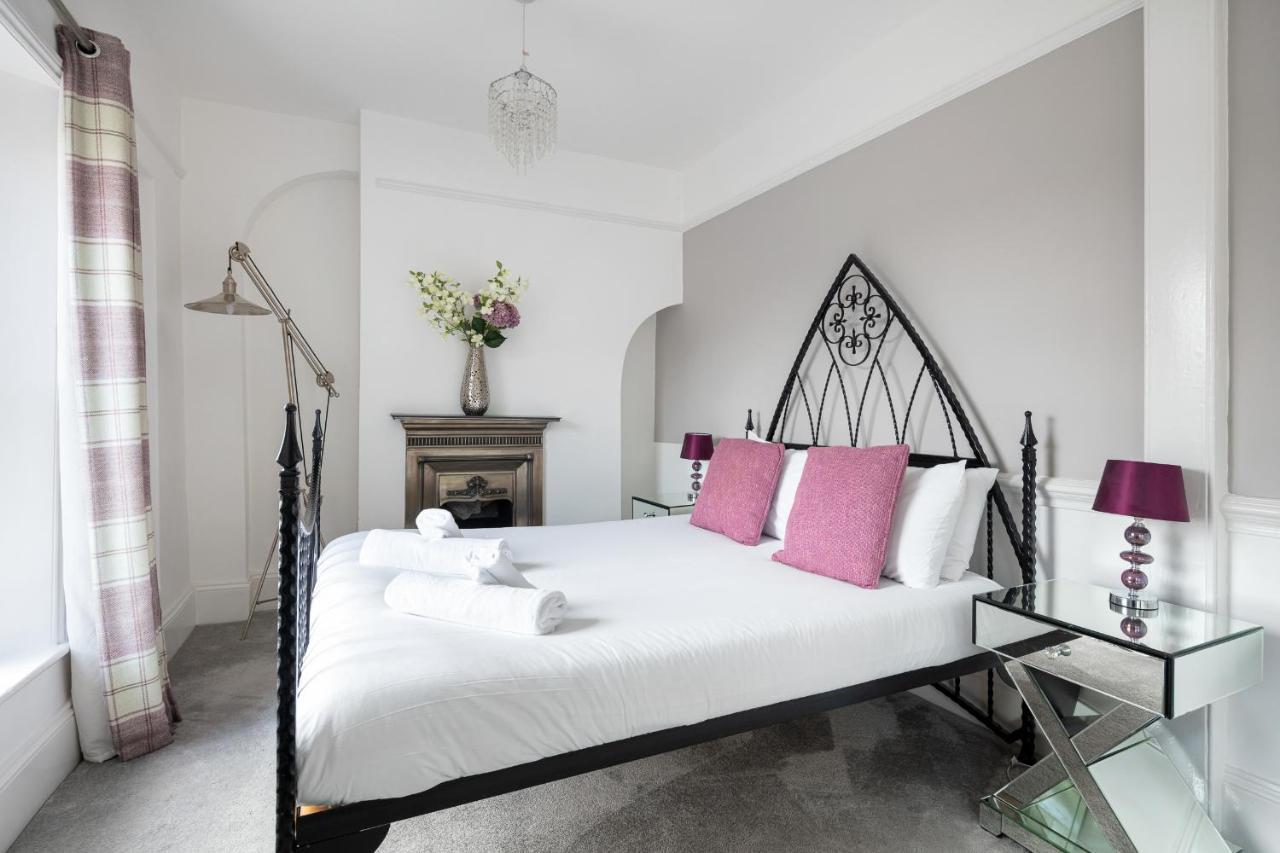 Castle Properties: The Duchess, 3 Bed Family Cottage ウィンザー エクステリア 写真
