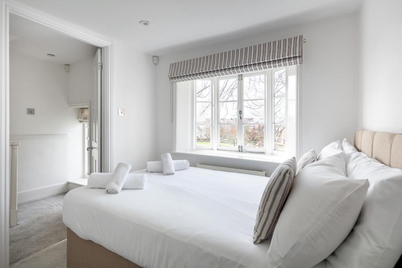 Castle Properties: The Duchess, 3 Bed Family Cottage ウィンザー エクステリア 写真