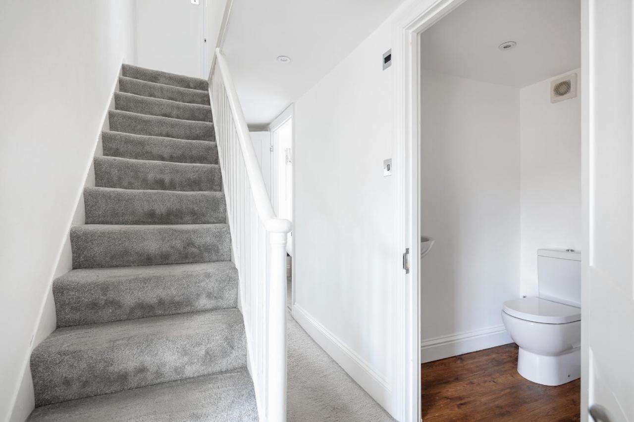 Castle Properties: The Duchess, 3 Bed Family Cottage ウィンザー エクステリア 写真