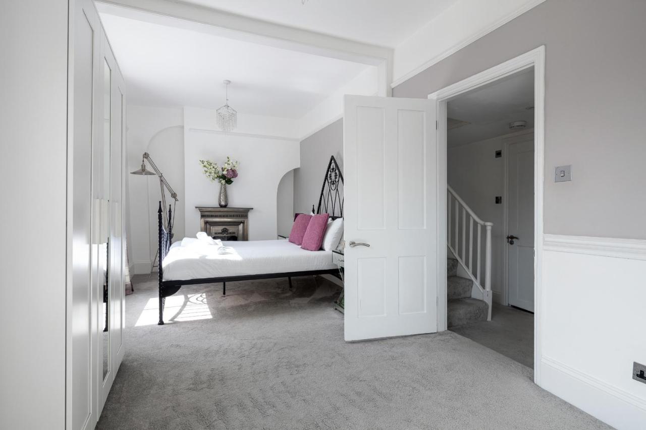 Castle Properties: The Duchess, 3 Bed Family Cottage ウィンザー エクステリア 写真