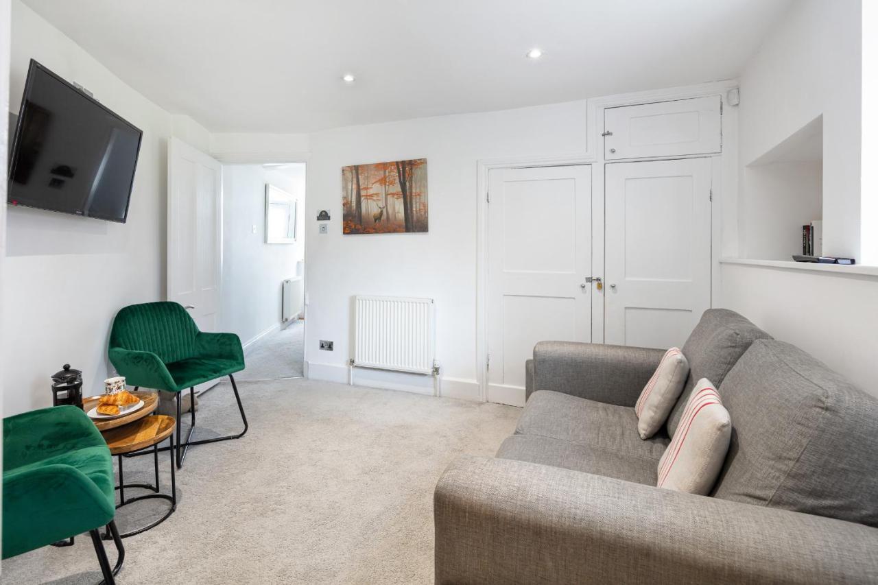 Castle Properties: The Duchess, 3 Bed Family Cottage ウィンザー エクステリア 写真