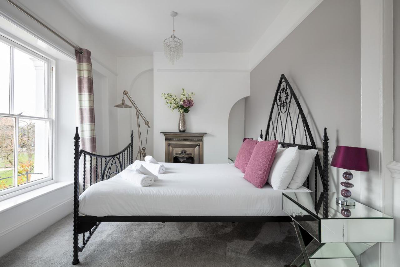 Castle Properties: The Duchess, 3 Bed Family Cottage ウィンザー エクステリア 写真