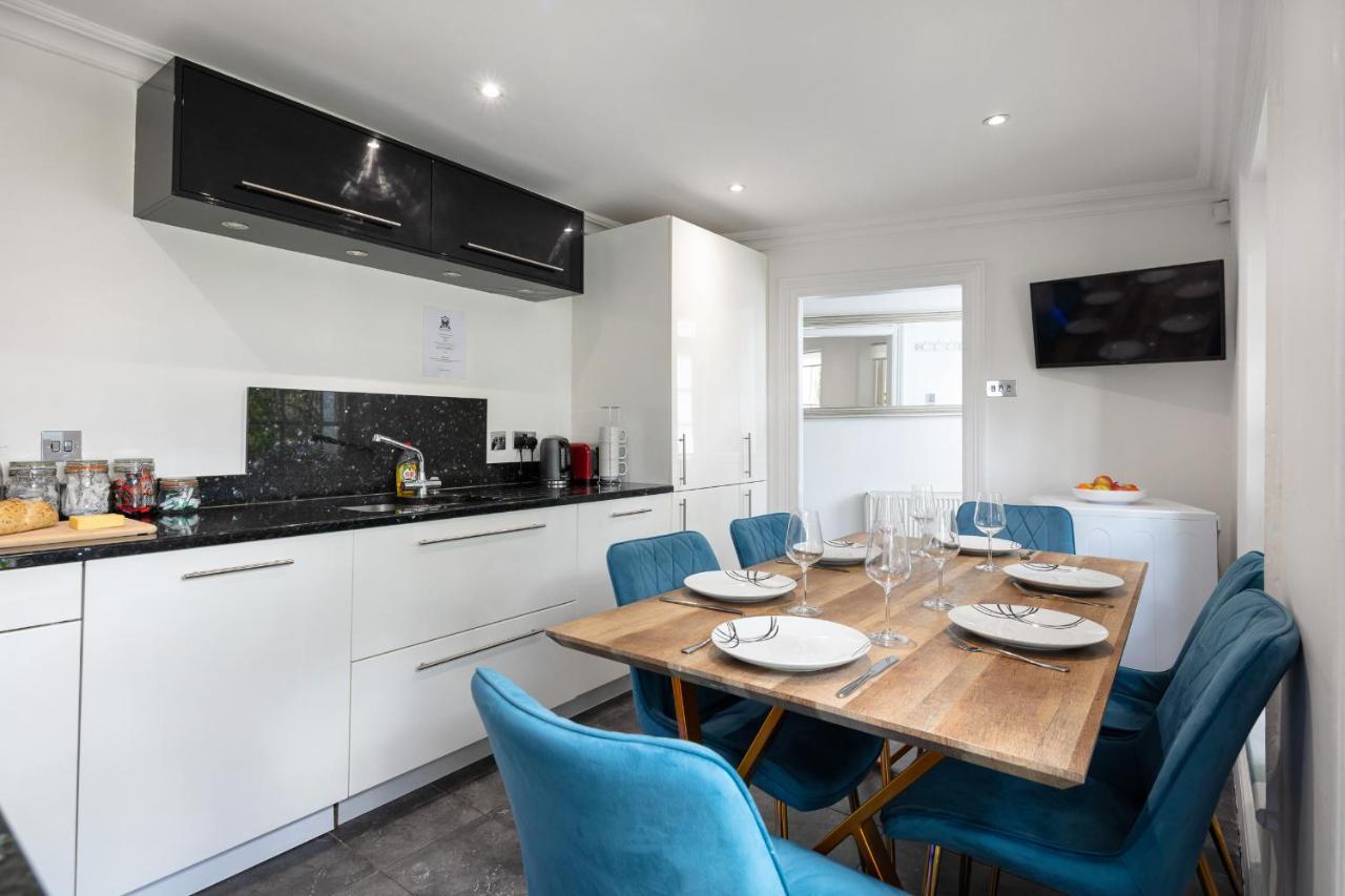 Castle Properties: The Duchess, 3 Bed Family Cottage ウィンザー エクステリア 写真