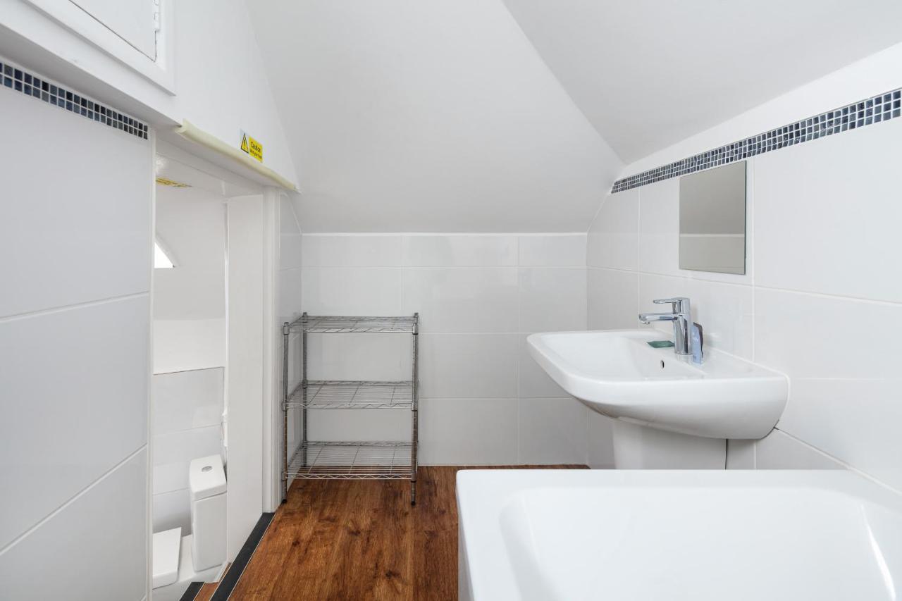 Castle Properties: The Duchess, 3 Bed Family Cottage ウィンザー エクステリア 写真