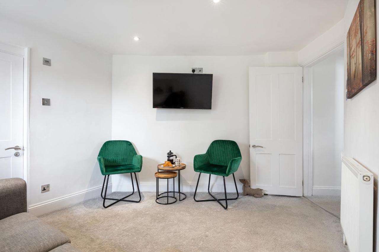 Castle Properties: The Duchess, 3 Bed Family Cottage ウィンザー エクステリア 写真