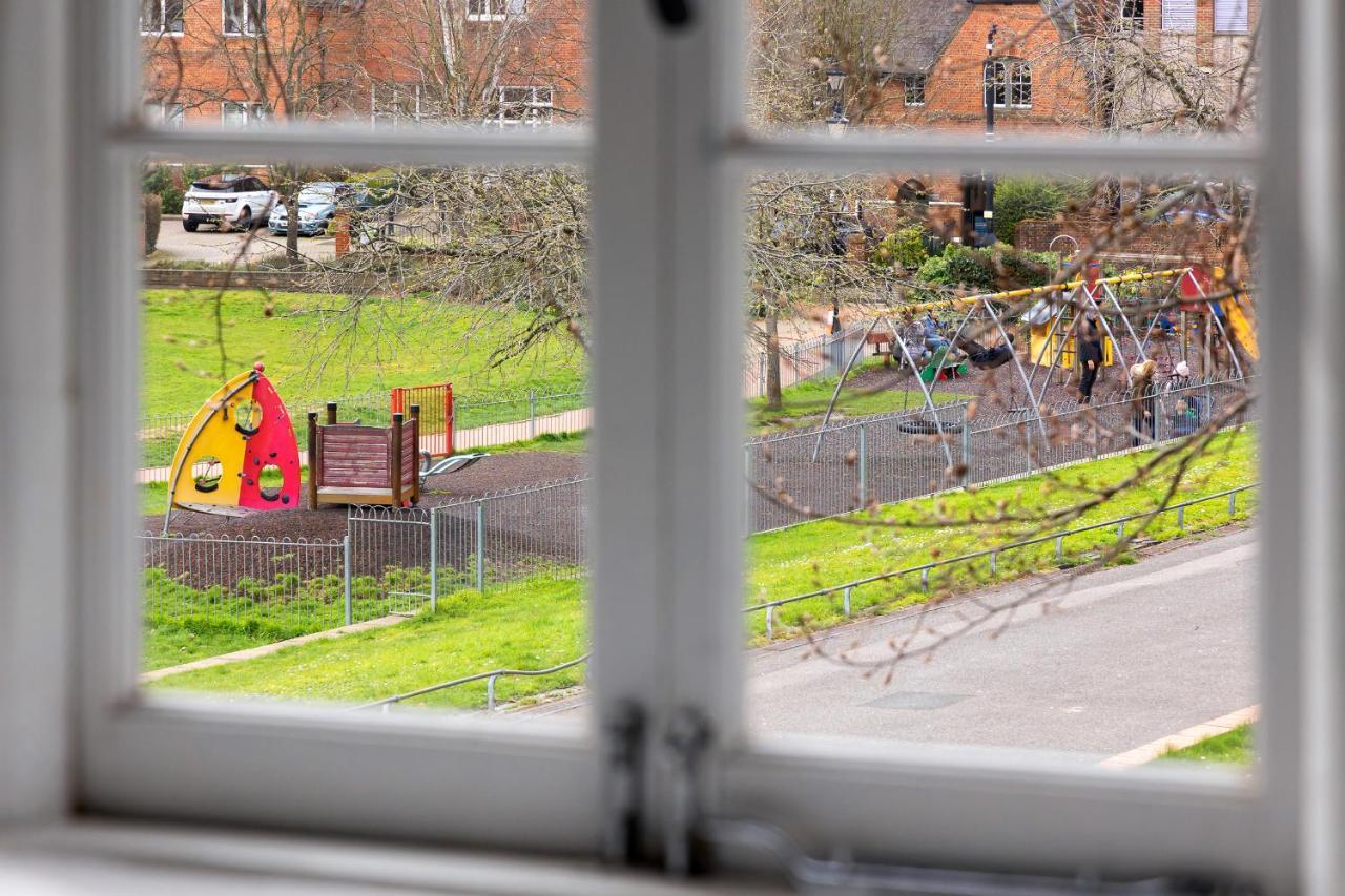 Castle Properties: The Duchess, 3 Bed Family Cottage ウィンザー エクステリア 写真