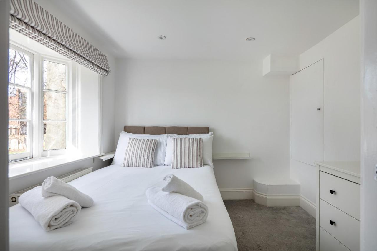 Castle Properties: The Duchess, 3 Bed Family Cottage ウィンザー エクステリア 写真