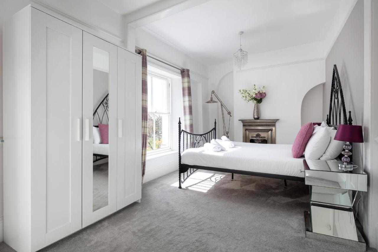 Castle Properties: The Duchess, 3 Bed Family Cottage ウィンザー エクステリア 写真