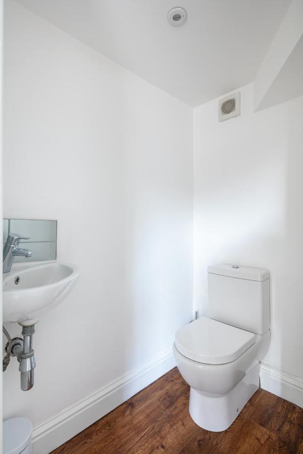 Castle Properties: The Duchess, 3 Bed Family Cottage ウィンザー エクステリア 写真