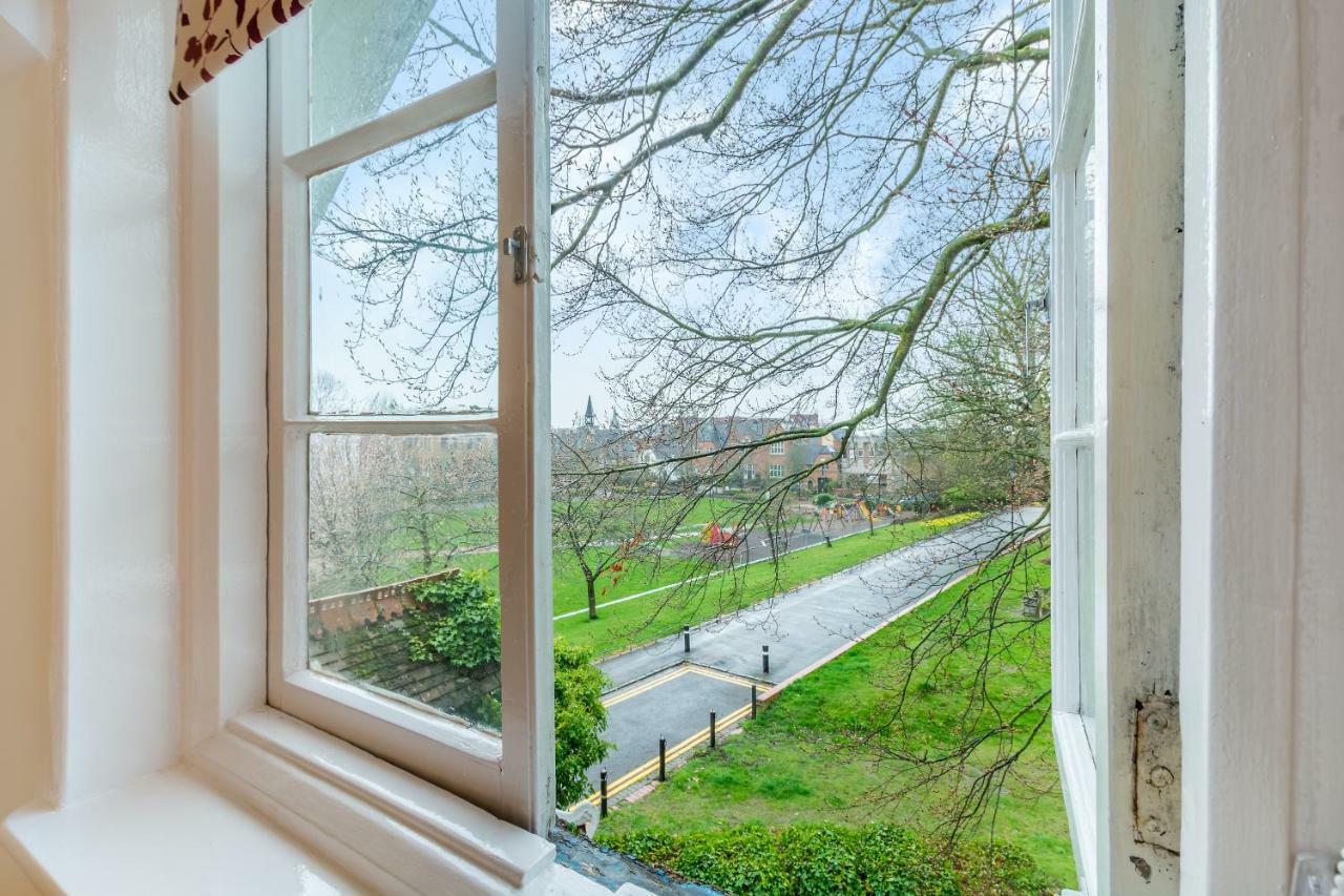 Castle Properties: The Duchess, 3 Bed Family Cottage ウィンザー エクステリア 写真